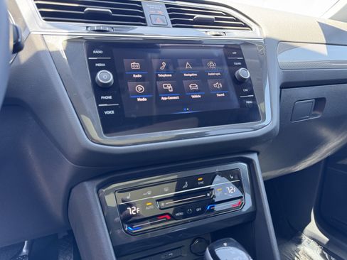 Certified 2023 Volkswagen Tiguan SE w/ Panoramic Sunroof Package FWD image 24