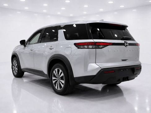 Used 2024 Nissan Pathfinder S AWD/4WD image 3