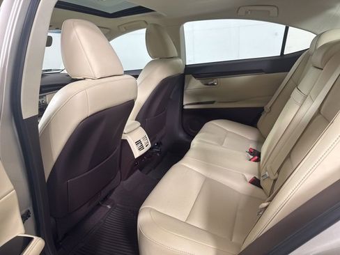 Used 2017 Lexus ES 350 w/ Navigation System Package image 12