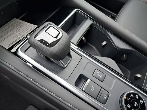 New 2025 Nissan Pathfinder SL w/ SL Premium Package image 25