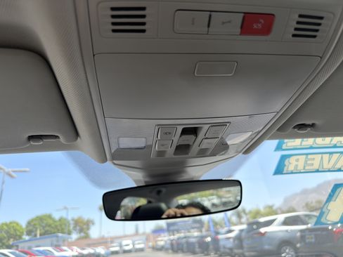 Used 2024 Volkswagen Jetta SE FWD image 35