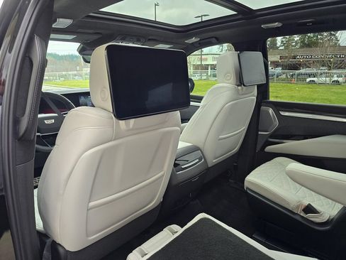 Used 2025 Cadillac Escalade V AWD/4WD image 20