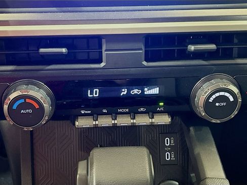 Used 2025 Toyota Tacoma TRD Off-Road AWD/4WD image 13