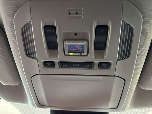 Used 2023 Toyota Highlander Limited image 16