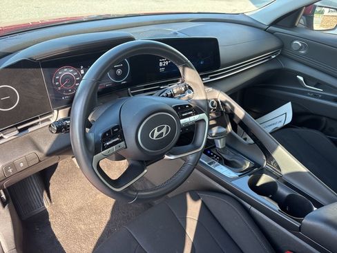 Used 2025 Hyundai Elantra SEL FWD image 4