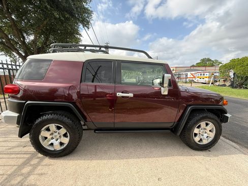 Used 2007 Toyota FJ Cruiser 4WD image 8