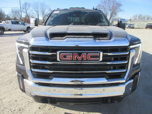 New 2026 GMC Sierra 3500 SLT w/ SLT Premium Package image 11