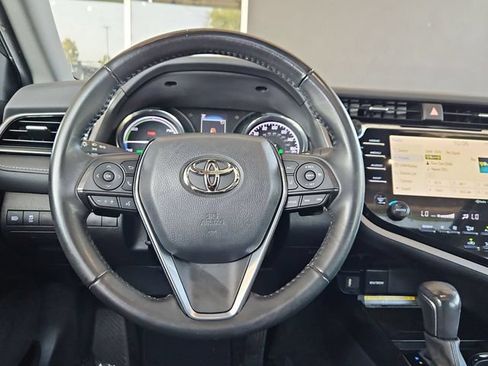 Used 2020 Toyota Camry SE w/ Sunroof Package FWD image 12