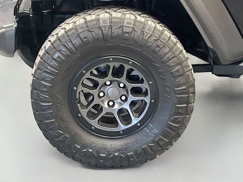 Used 2023 Jeep Wrangler Unlimited Sport image 28