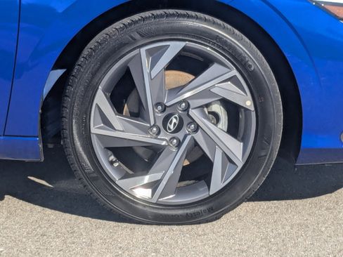 Used 2025 Hyundai Elantra Sport image 11