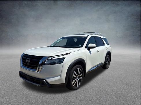 Used 2024 Nissan Pathfinder Platinum w/ Cargo Package AWD/4WD image 4