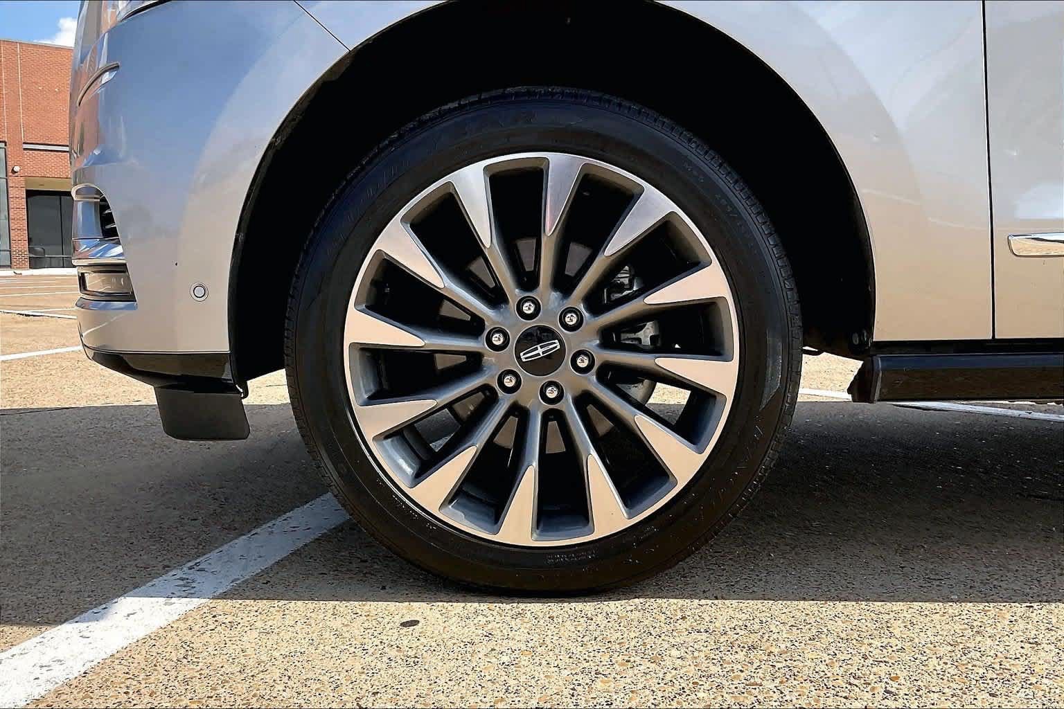 Used 2020 Lincoln Navigator L Reserve w/ Luxury Package AWD/4WD image 7