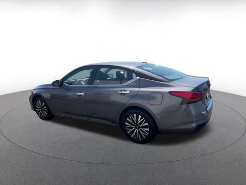 Used 2025 Nissan Altima 2.5 SV FWD image 10