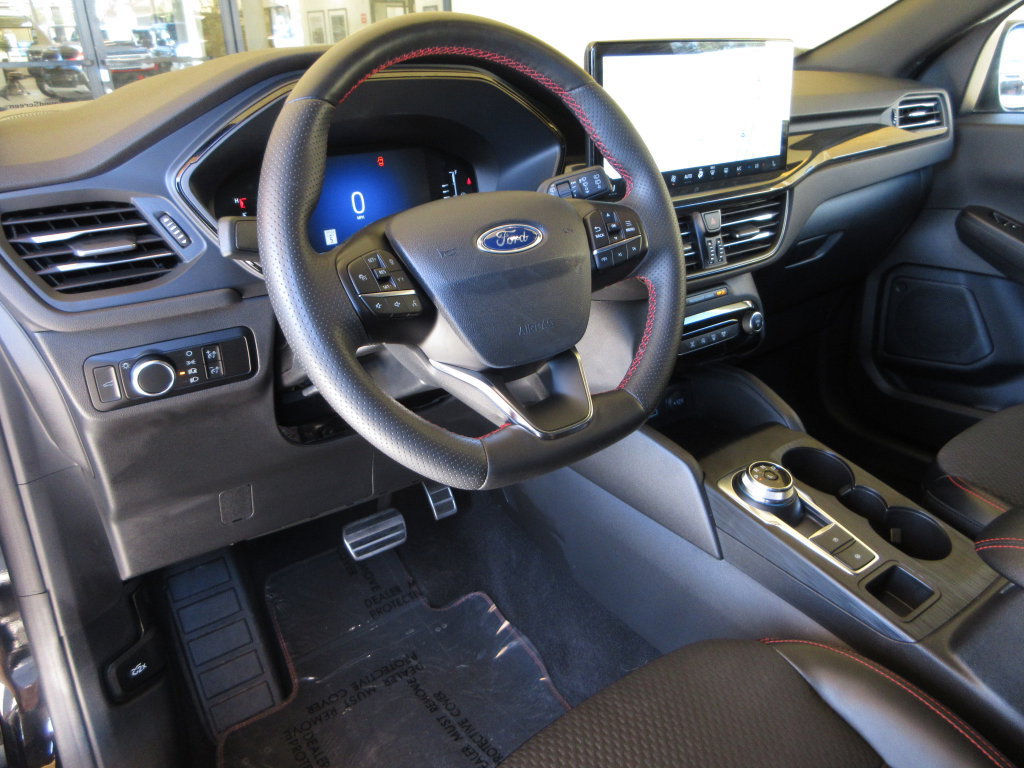 Certified 2023 Ford Escape ST-Line w/ Tech Pack #1 AWD/4WD image 14