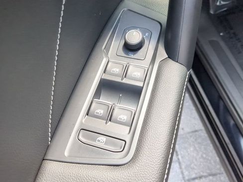 Certified 2023 Volkswagen Tiguan SE image 16