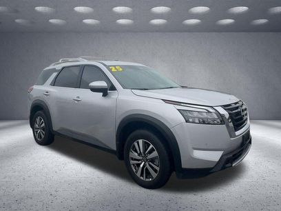 Used 2025 Nissan Pathfinder SL