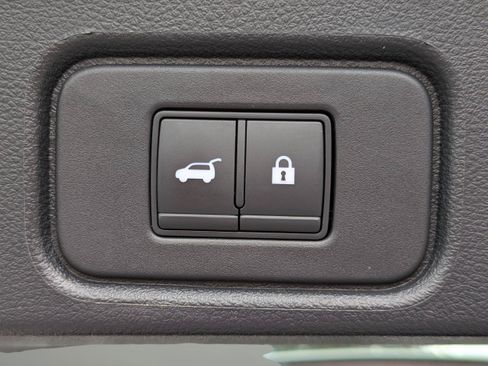 Used 2022 Nissan Pathfinder SL FWD image 11