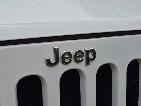 Used 2017 Jeep Wrangler Unlimited Rubicon w/ Cold Weather Group AWD/4WD image 7