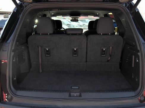 Used 2024 Chevrolet Traverse LT FWD image 50