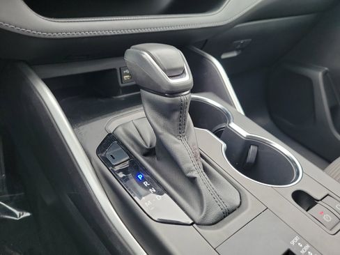 Used 2022 Toyota Highlander LE image 21