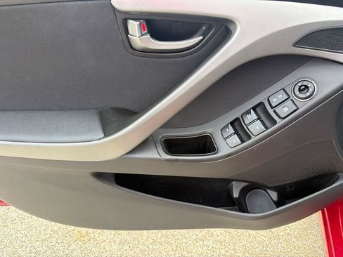 Used 2015 Hyundai Elantra SE w/ Option Group 03 FWD image 14
