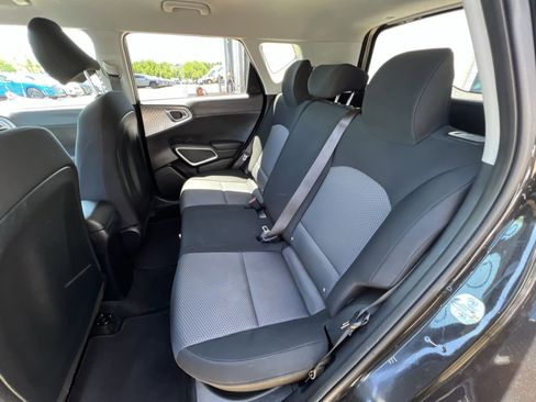 Used 2025 Kia Soul LX FWD image 31
