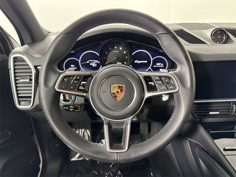 Certified 2023 Porsche Cayenne Platinum Edition image 36
