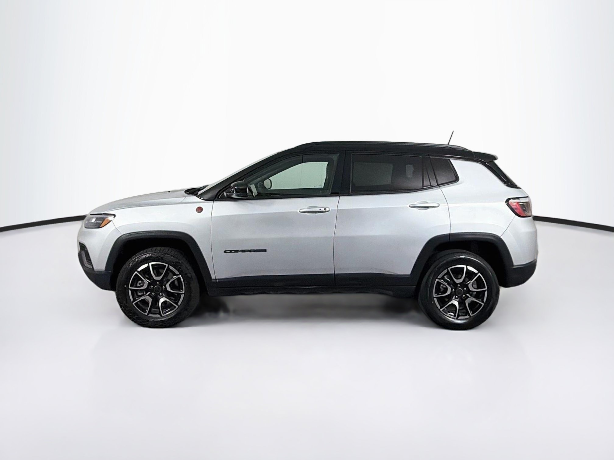 Used 2025 Jeep Compass Trailhawk AWD/4WD image 4