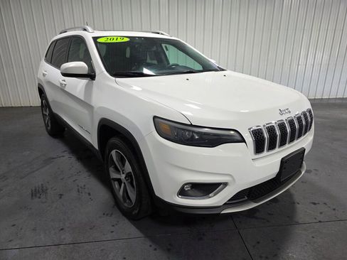 Used 2019 Jeep Cherokee Limited AWD/4WD image 2