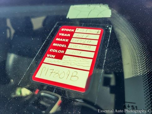 Used 2017 Chrysler Pacifica Limited image 26