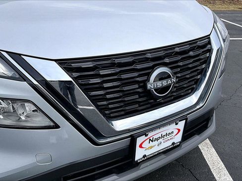 Used 2023 Nissan Rogue SV image 29