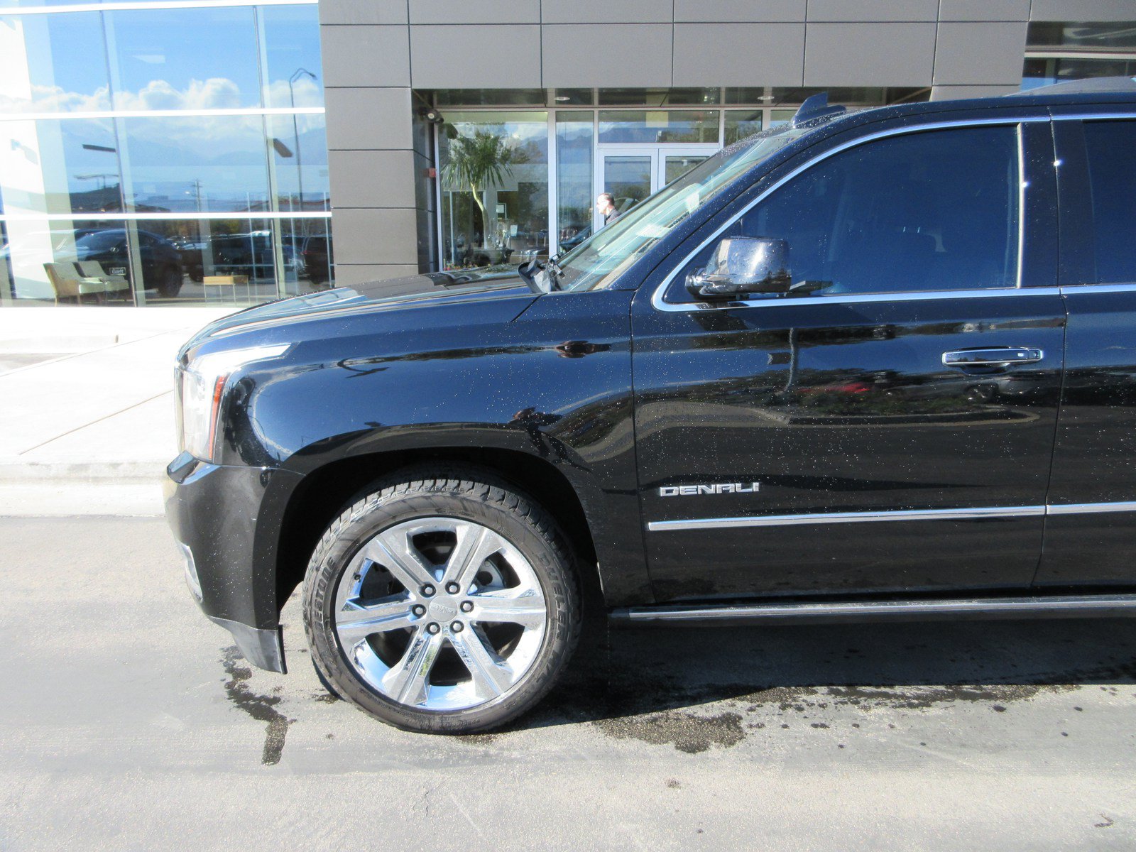 Used 2016 GMC Yukon Denali w/ Open Road Package AWD/4WD image 2