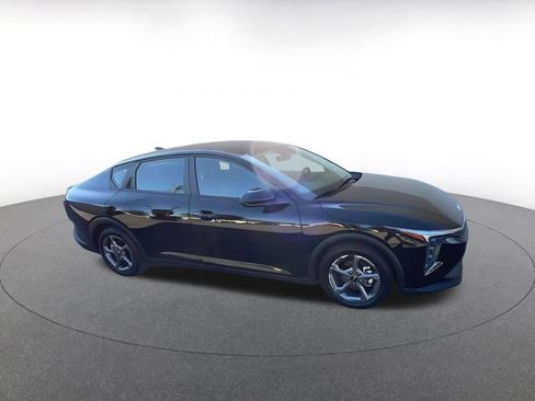 Used 2025 Kia K4 LXS image 2