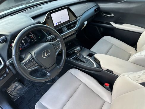 Used 2023 Lexus UX 250h FWD image 9