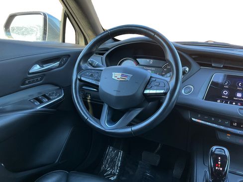 Used 2023 Cadillac XT4 Premium Luxury image 12