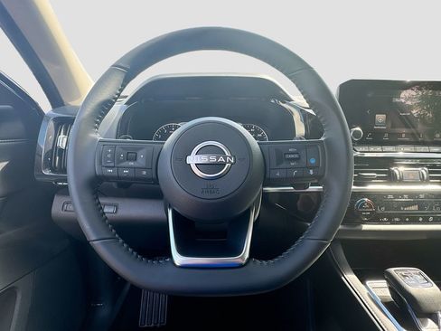 New 2025 Nissan Pathfinder SV image 11