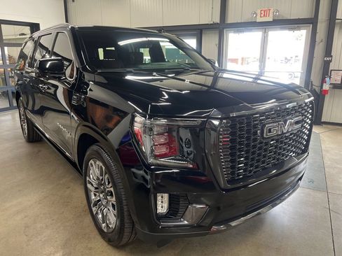 Used 2023 GMC Yukon XL Denali Ultimate AWD/4WD image 16
