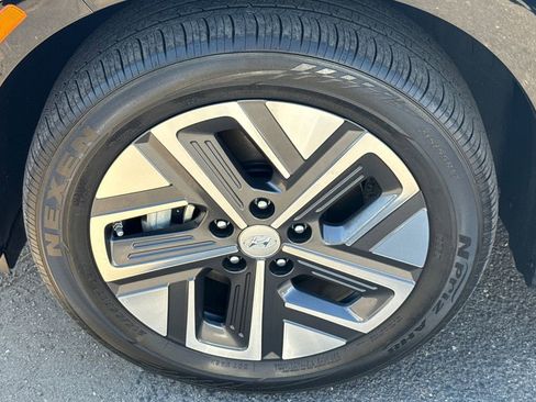 Used 2023 Hyundai Kona SE image 7