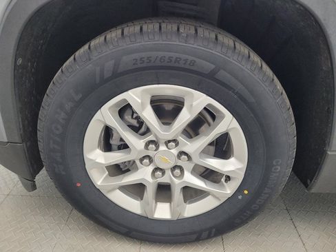 Used 2021 Chevrolet Traverse LS FWD image 31