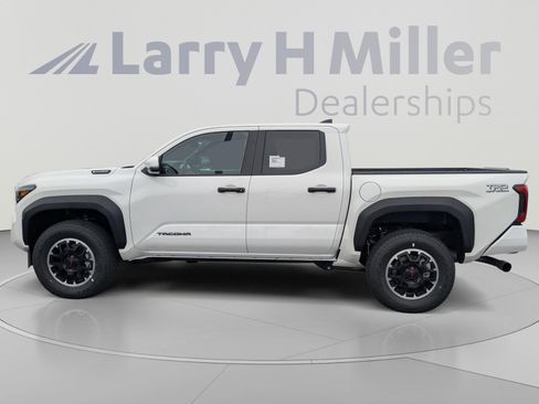 Used 2026 Toyota Tacoma TRD Off-Road w/ TRD Off Road Upgrade Package AWD/4WD image 2