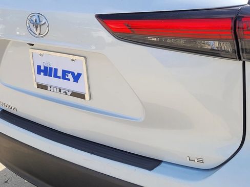 Used 2023 Toyota Highlander LE image 5