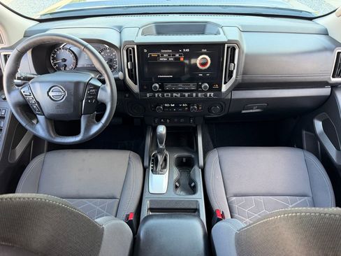 Used 2025 Nissan Frontier SV w/ SV Convenience Package RWD image 22