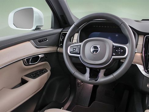 New 2026 Volvo XC90 B5 Core w/ Protection Package Premier image 22