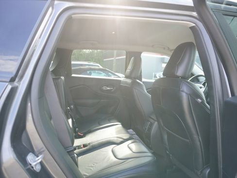 Used 2022 Jeep Cherokee Trailhawk w/ Sound & Nav Group AWD/4WD image 7