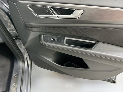 Used 2025 Volkswagen Atlas Cross Sport SE image 30