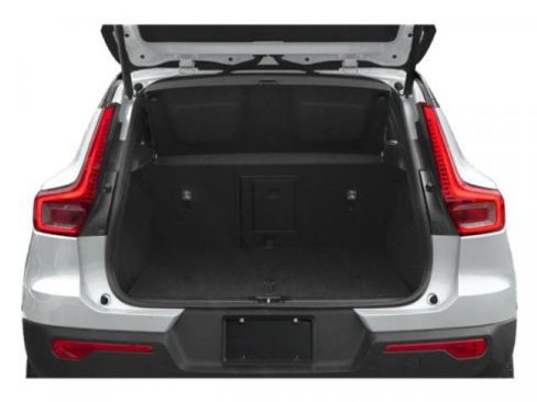 Used 2021 Volvo XC40 T4 R-Design image 11