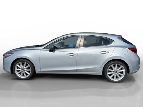 Used 2017 MAZDA MAZDA3 Touring FWD image 2