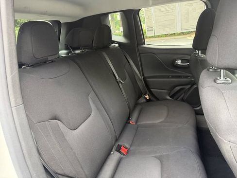 Used 2023 Jeep Renegade Latitude AWD/4WD image 24