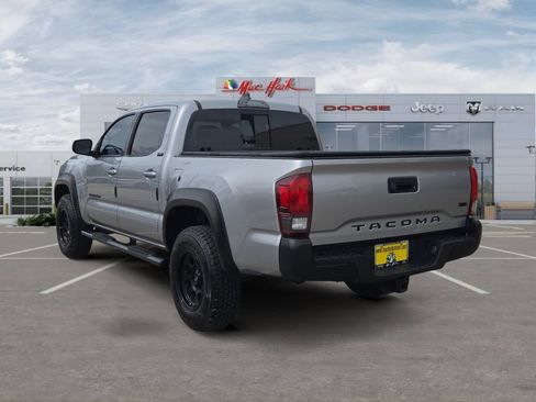 Used 2019 Toyota Tacoma SR5 RWD image 3