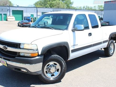 Used 2001 Chevrolet Silverado 2500 LS w/ Off-Road Skid Plate Pkg AWD/4WD image 2